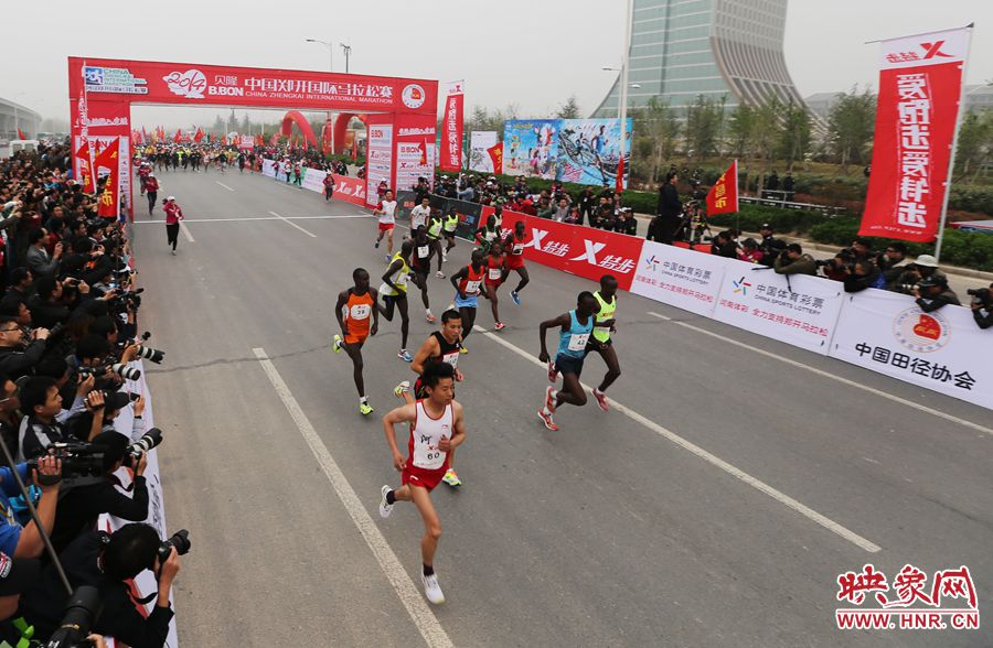 專業(yè)組選手起跑。