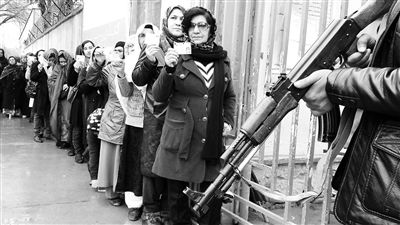 4月5日，阿富汗總統(tǒng)大選投票工作進(jìn)行