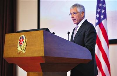 昨日下午，美國(guó)國(guó)防部長(zhǎng)哈格爾在中國(guó)國(guó)防大學(xué)發(fā)表演講。