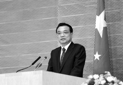 當(dāng)?shù)貢r(shí)間5月5日，國(guó)務(wù)院總理李克強(qiáng)在非盟會(huì)議中心發(fā)表演講。圖/中國(guó)政府網(wǎng)