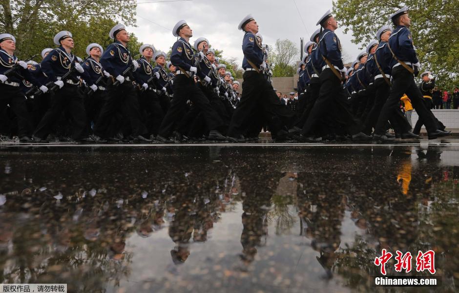 克里米亞塞瓦斯托波爾慶祝衛(wèi)國戰(zhàn)爭勝利69周年 克里米亞塞瓦斯托波爾慶祝衛(wèi)國戰(zhàn)爭勝利69周年