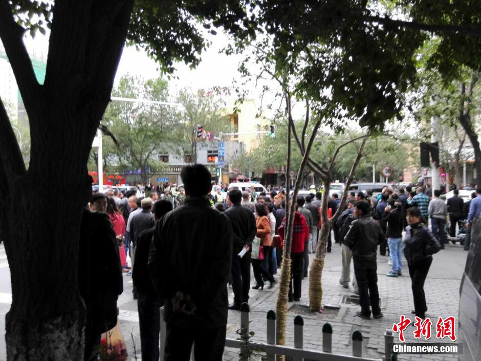 自治區(qū)和烏魯木齊市有關(guān)部門迅速處置，傷員已全部送往醫(yī)院救治。