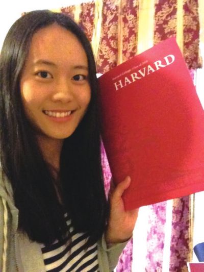 一米七二的身高，小麥色的皮膚，長發(fā)近乎及腰，灰色的連衣裙，當(dāng)“美范兒”十足的張媛琦出現(xiàn)在記者面前時(shí)，記者很難想象如此成熟的她才只有19歲。