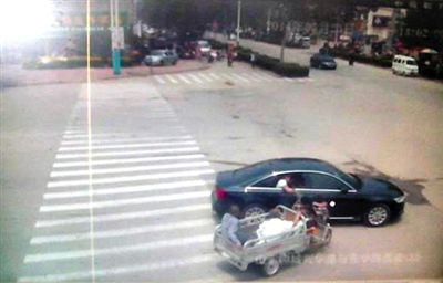 23日中午，陳母被突然噴毒。新京報記者 王瑞鋒 攝