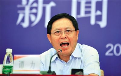 　譚力 男，1955年10月生，漢族，重慶市人，大學(xué)學(xué)歷，有知青經(jīng)歷。2009年3月前，一直在四川工