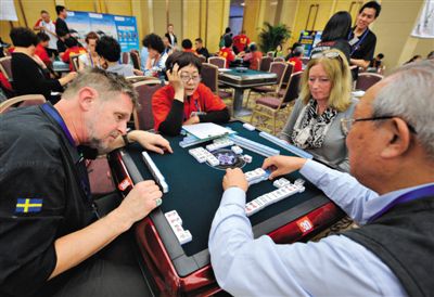 2012年10月28日，重慶，“第三屆世界麻將錦標(biāo)賽”拉開戰(zhàn)幕，不少國外選手前來參賽。