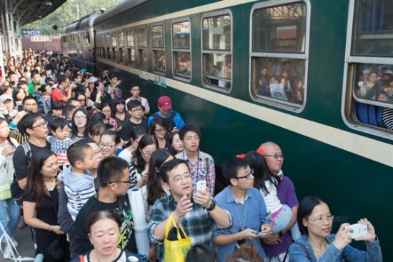 綠皮車(chē) 綠皮車(chē)