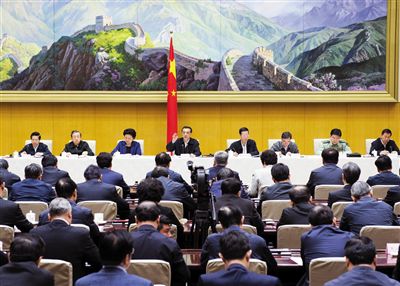 5月12日，國務(wù)院召開推進簡政放權(quán)放管結(jié)合職能轉(zhuǎn)變工作電視電話會議，李克強總理發(fā)表講話。新華社記者