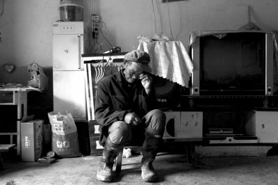 今年73歲的錢智遠(yuǎn)說起女兒錢仁鳳不禁老淚縱橫。