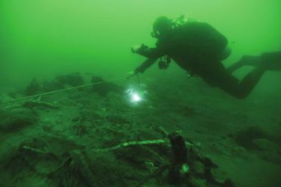 水下測(cè)繪。（圖據(jù)國(guó)家文物局水下文化遺產(chǎn)保護(hù)中心）