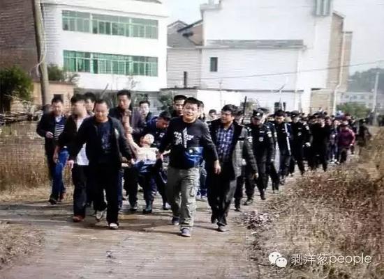 聶露勇被抓獲時畫面。