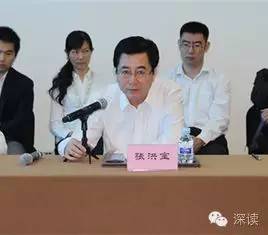 在天津紀(jì)委對(duì)王富強(qiáng)的通報(bào)中指出，王富強(qiáng)從“聽黨的話，永遠(yuǎn)跟黨走，做讓黨放心的人”這一初心出發(fā)，吃過苦、流過汗，曾為天津港保稅區(qū)的建設(shè)和發(fā)展、為天津市招商引資工作作出過貢獻(xiàn)。貢獻(xiàn)被認(rèn)可、贊譽(yù)，其驕傲自滿情緒漸生，覺得