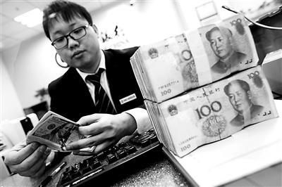 人民幣對(duì)美元匯率中間價(jià)較前一交易日上漲219個(gè)基點(diǎn)，創(chuàng)下去年12月6日以來(lái)的最大漲幅