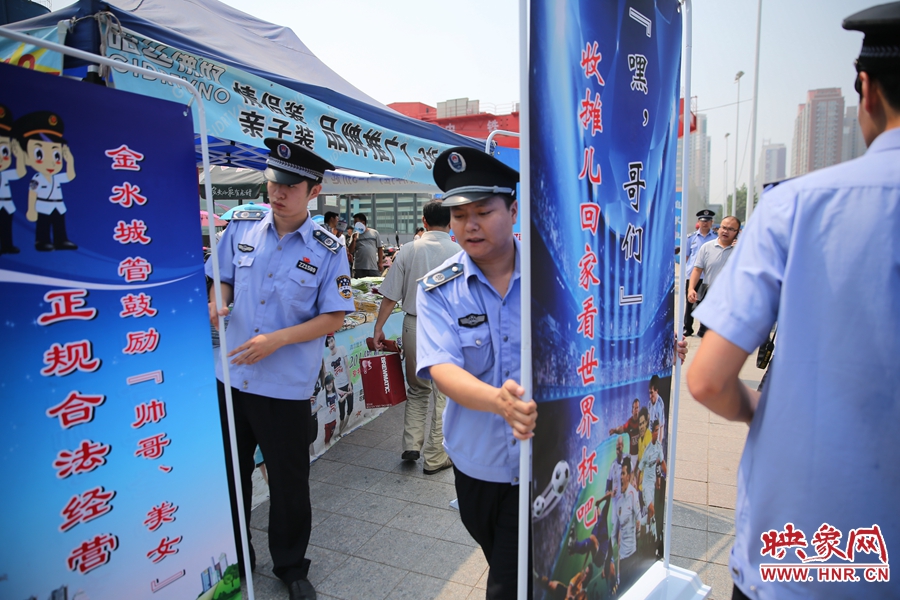 “帥哥、美女，正規(guī)合法經(jīng)營?！? width=