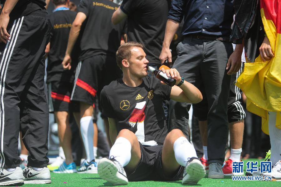 當地時間2014年7月15日，德國柏林，德國隊歸國舉行奪冠巡游