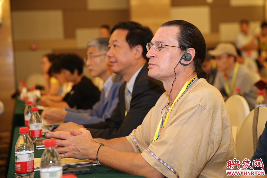 身著特色服飾的外國嘉賓。