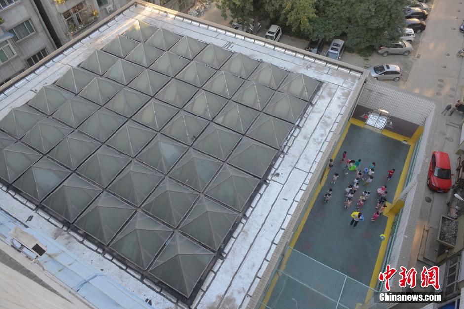 太原一幼兒園現(xiàn)迷你“空中操場”