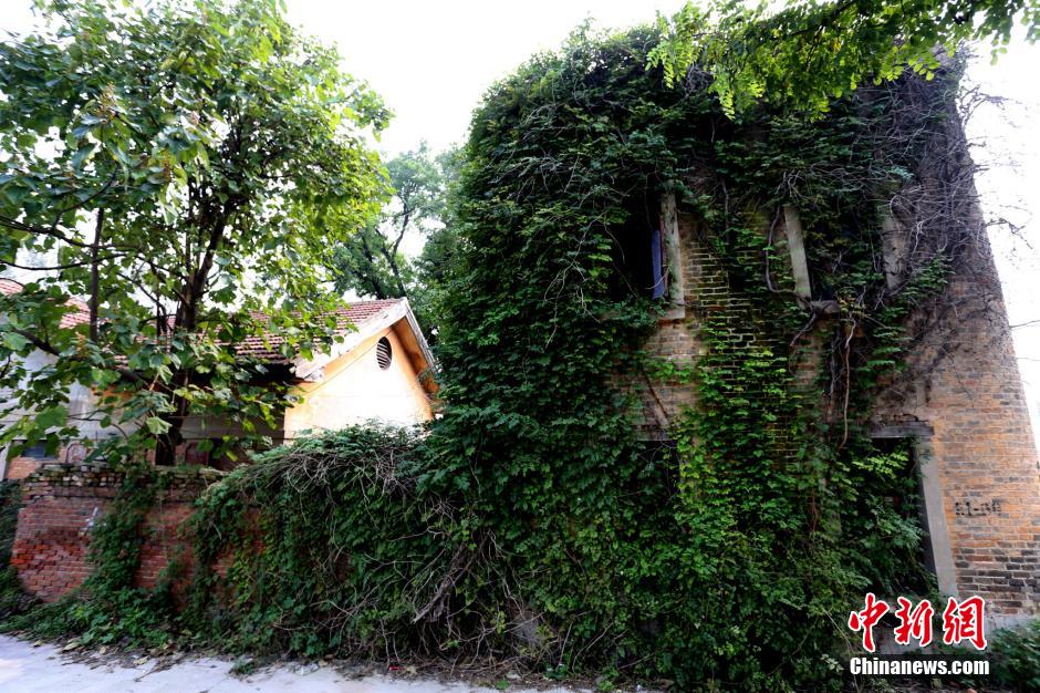 河南中牟發(fā)現(xiàn)侵華日軍建軍用火車站 炮樓壕溝壁壘森嚴(yán) 河南中牟發(fā)現(xiàn)侵華日軍建軍用火車站 炮樓壕溝壁壘森嚴(yán)