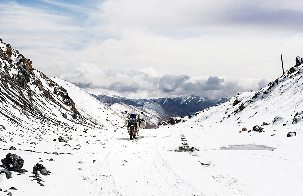 圖為塔吉克斯坦4600米高的山峰上。（網(wǎng)頁(yè)截圖）