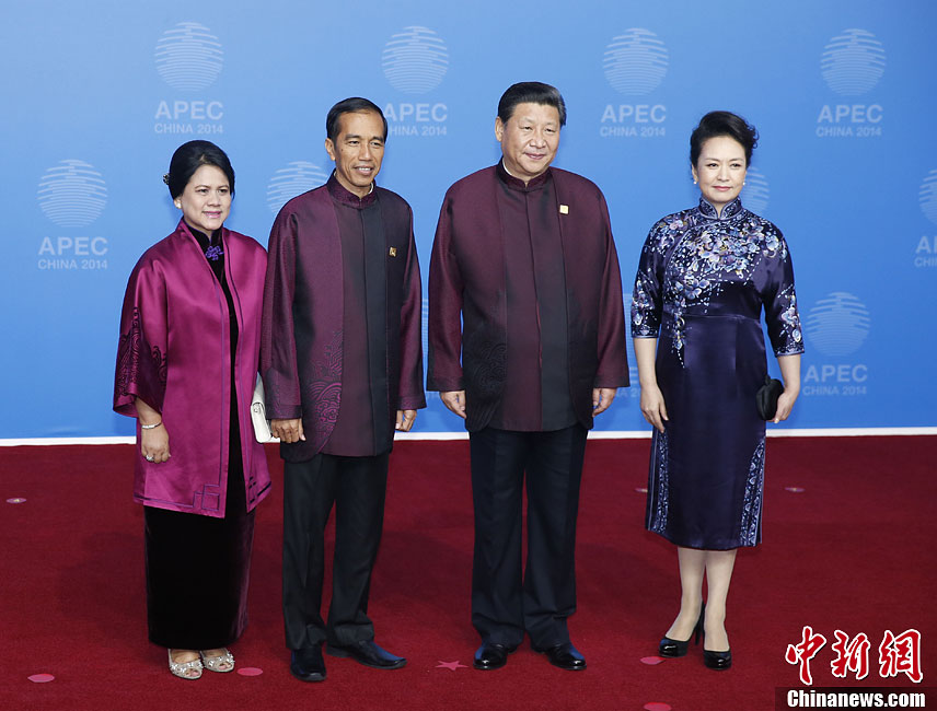 圖為習近平夫婦歡迎印度尼西亞總統(tǒng)佐科·維多多。中新社發(fā) 杜洋 攝