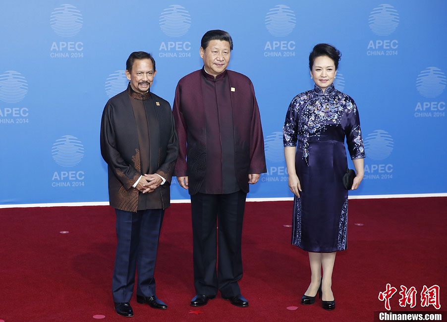 圖為習近平夫婦歡迎文萊蘇丹哈桑納爾。中新社發(fā) 杜洋 攝