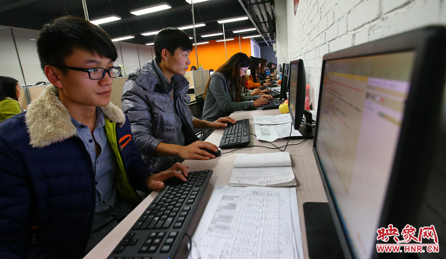 從凌點(diǎn)開始，最忙碌的就要數(shù)這些客服人員