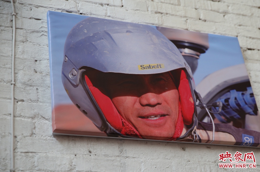 賽車的世界、更是男人的世界。圖為部分參展攝影作品。