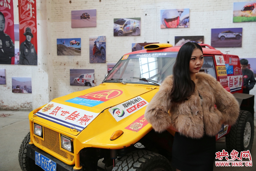 姐是車模，賽車的車。