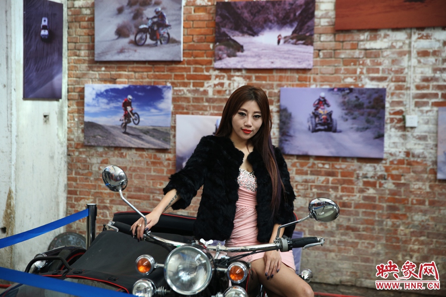 姐是車模，賽車的車。