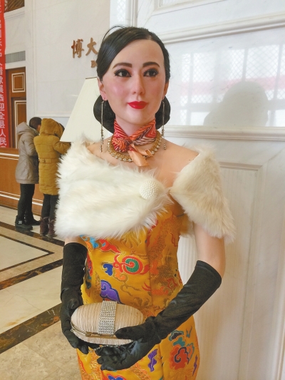 若不是這身似是而非的衣服，你能認(rèn)出這是范冰冰嗎？