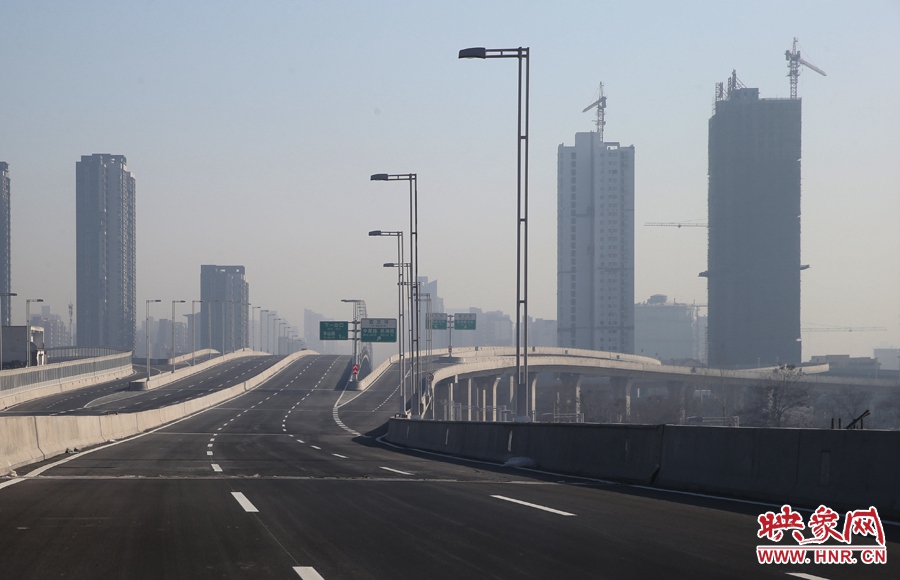 隴海高架與西三環(huán)立交。