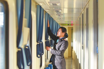 臥鋪車廂 半包式，更具私密性和舒適性。