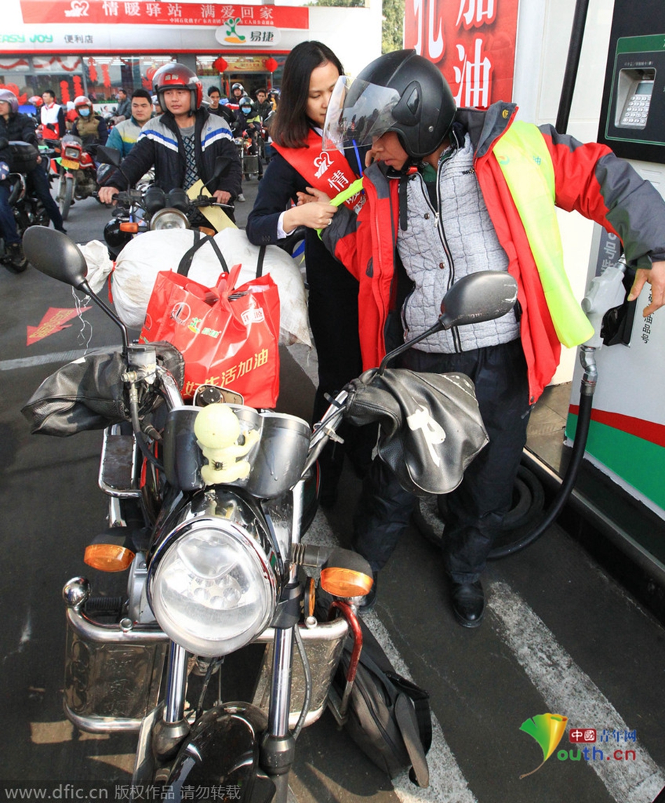 今年廣東、廣西兩省共193座中石化油站將為返鄉(xiāng)車主提供“6+X”免費服務(wù)，并將為1萬名“返鄉(xiāng)摩騎”免