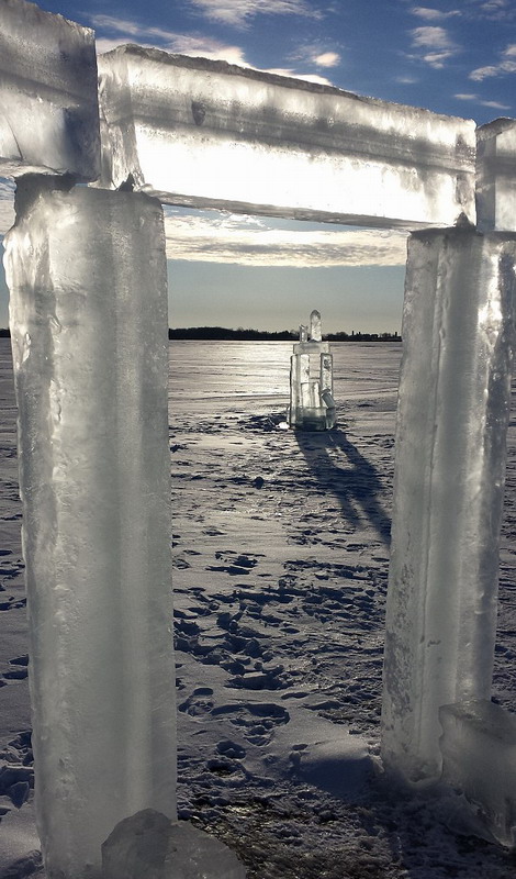 每根冰柱都重達(dá)300磅（約合136公斤）。（網(wǎng)頁(yè)截圖）