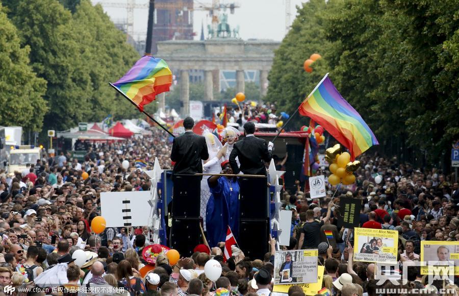 德國柏林，當(dāng)?shù)嘏e行同性戀驕傲大游行