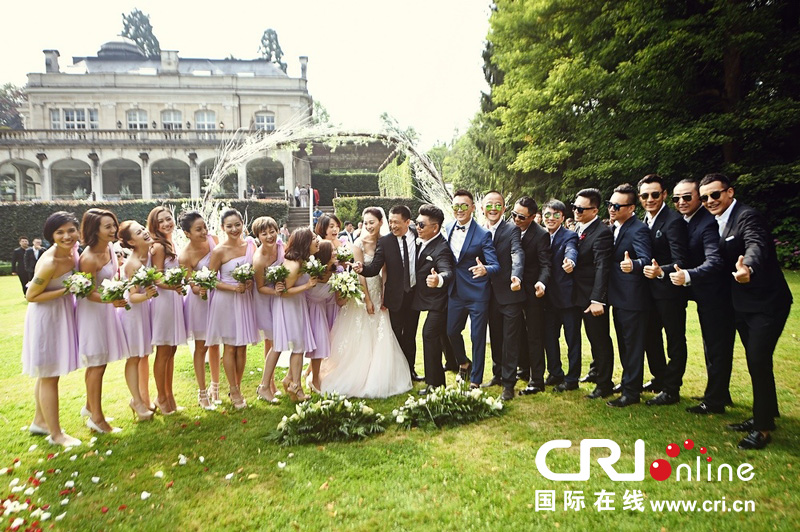 李小冉比利時(shí)辦婚禮 朱丹、鐘欣潼、應(yīng)采兒做伴娘