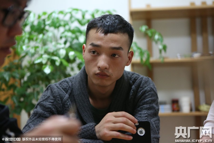 網(wǎng)絡紅人葉良辰現(xiàn)身浙江臺州，接受記者的專訪。