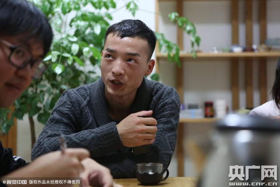 網(wǎng)絡紅人葉良辰現(xiàn)身浙江臺州，接受記者的專訪。