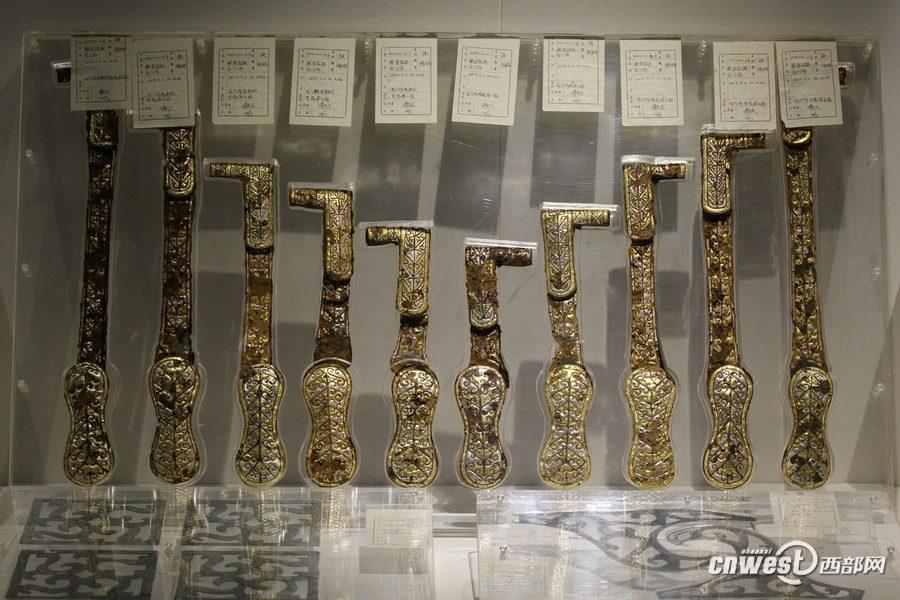 出土的車門飾。