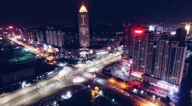 情人節(jié)最溫暖告白！84歲老人包下整樓示愛老伴