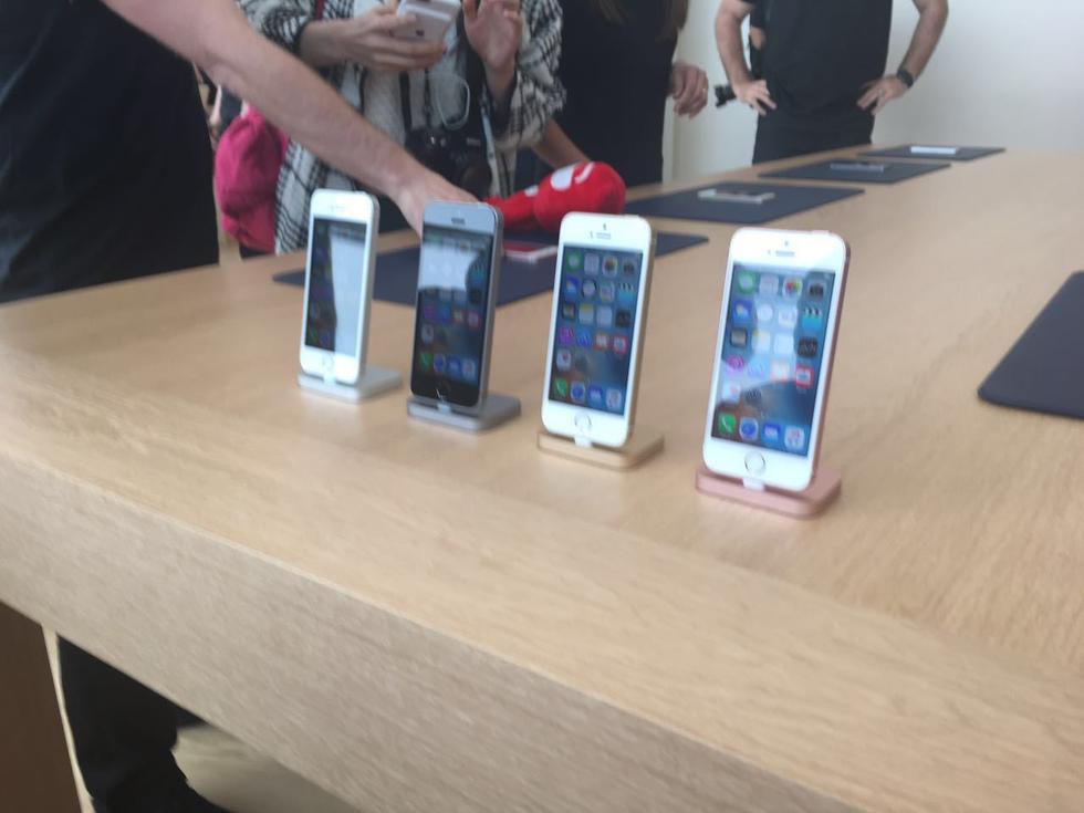 蘋果iPhone SE真機(jī)照:售價3288元起 中國首發(fā) 蘋果iPhone SE真機(jī)照:售價3288元起 中國首發(fā)