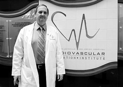 這是負責這一項目的生物學家斯圖爾特·威廉斯今年3月6日接受采訪時拍的照片。