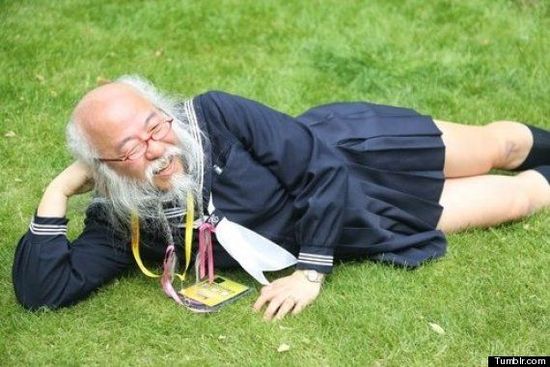 日本中年禿頂男子穿少女水手制服稱要做自己(圖) 日本中年禿頂男子穿少女水手制服稱要做自己(圖)
