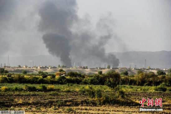 美軍向伊北部進(jìn)行首次空投 正“待命”定點(diǎn)空襲 美軍向伊北部進(jìn)行首次空投 正“待命”定點(diǎn)空襲