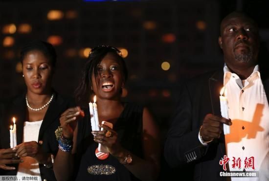 　資料圖：當(dāng)?shù)貢r間2014年8月26日，尼日利亞阿布賈，民眾舉行“帶回我們的女孩”活動為埃博拉病毒感