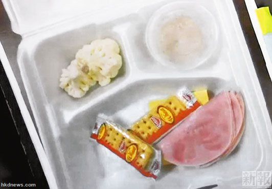 美第一夫人推健康午餐挨批 學(xué)生:像嘔吐物(圖) 美第一夫人推健康午餐挨批 學(xué)生:像嘔吐物(圖)