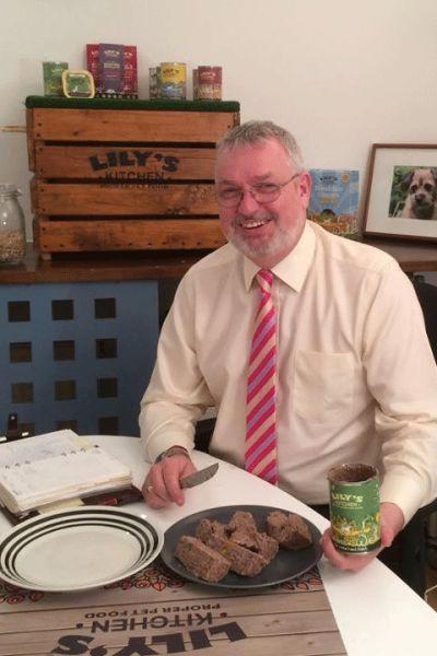 職業(yè)狗糧品嘗師年薪高達7.5萬美元（網(wǎng)頁截圖）