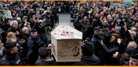 圖為送葬當(dāng)天的場(chǎng)景。