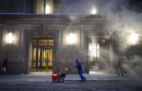 特大暴風(fēng)雪襲擊美國(guó)東北部，多州進(jìn)入緊急狀態(tài)。