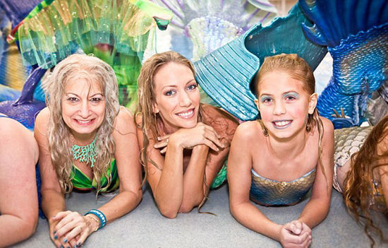 一年一度的Merfest大會(huì)在美國(guó)凱里舉行，數(shù)百男女齊聚那里慶祝成為“人魚(yú)”。（網(wǎng)頁(yè)截圖）